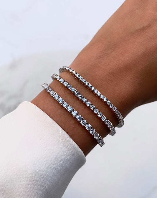 תמונת דוגמנית צמיד טניס