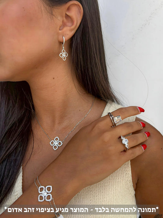 תמונת דוגמנית - צמיד פרח משובץ כסף 925 זהב אדום !BLING IT ON