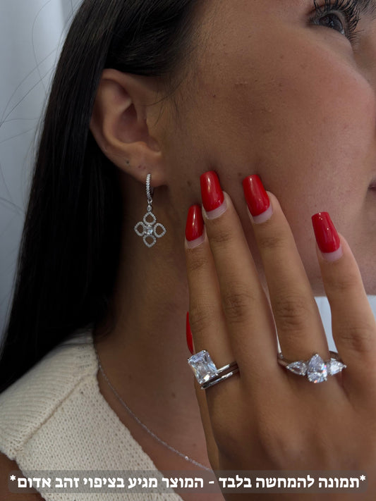 תמונת דוגמנית - עגילי חישוק פרח נופל כסף 925 זהב אדום !BLING IT ON