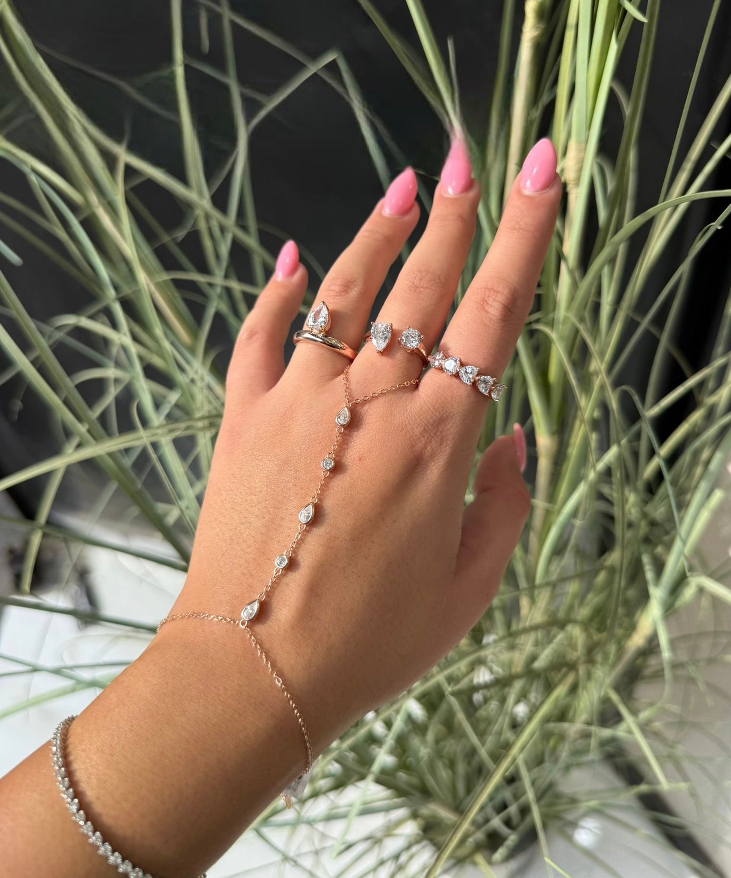 תמונת דוגמנית טבעת אבן טיפה כסף 925