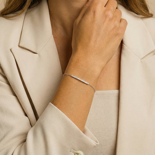 תמונת דוגמנית צמיד תליון שורת אבנים כסף 925