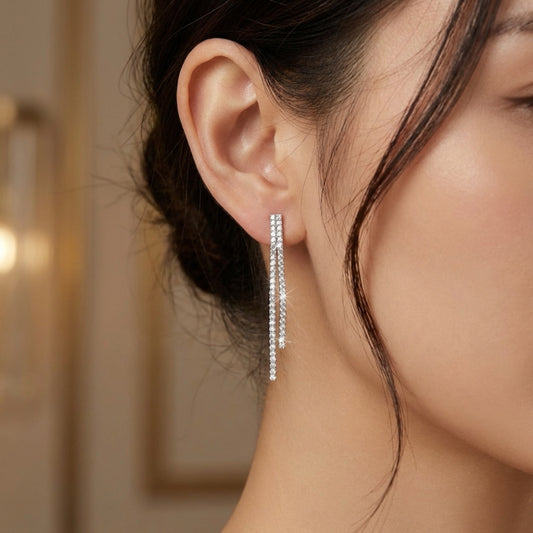 תמונת דוגמנית עגילי טניס נופלים כסף 925