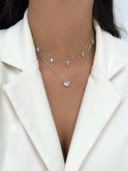 תמונת דוגמנית - שרשרת תליון גיאומטרי כסף 925 !BLING IT ON